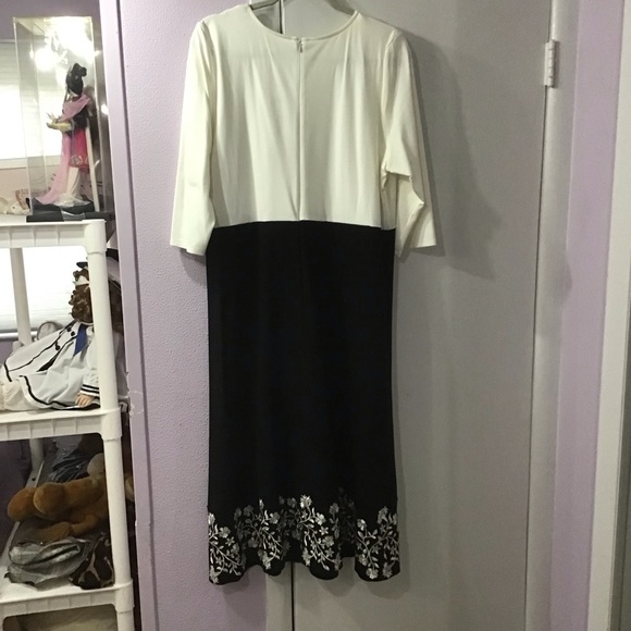 Woman’s Dress - Picture 7 of 12